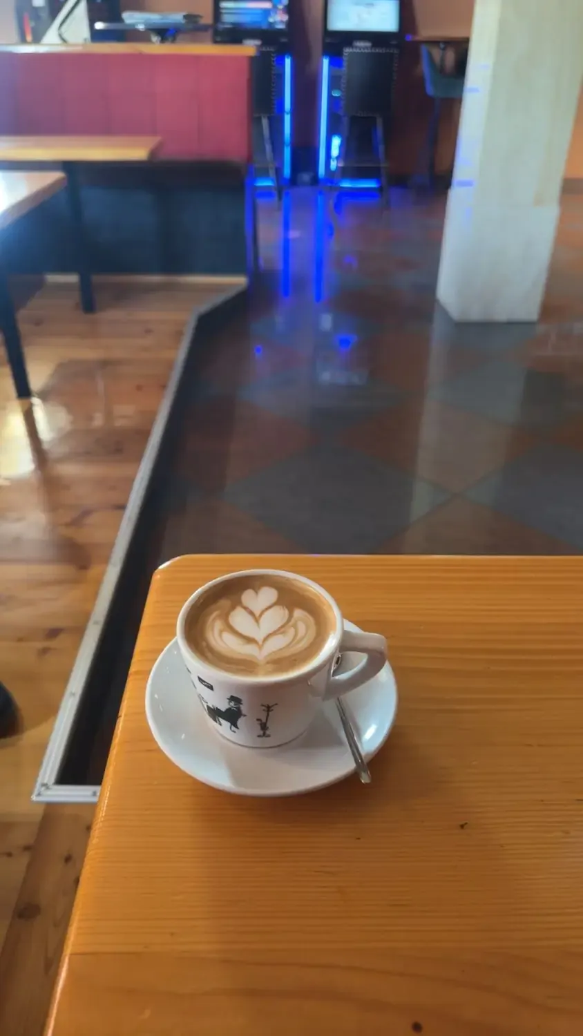 Caffe Bar Zona — kava, kokteli i mjesto susreta.